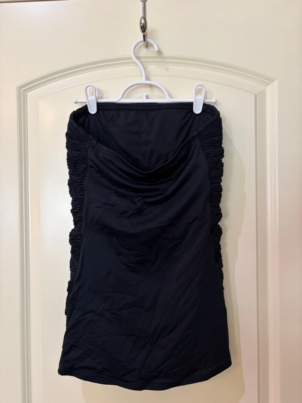 Black Ruched Strapless One-Piece Swimsuit - Picture 5 of 8